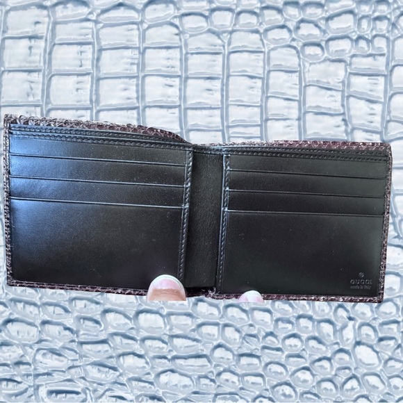 EUC Gucci Burgundy Exotic Lizard Leather Bi-Fold Wallet with Silver ‘G’ Logo - Picture 4 of 7